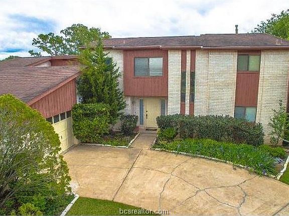 3rd image of 1704 Briar Rose Ct