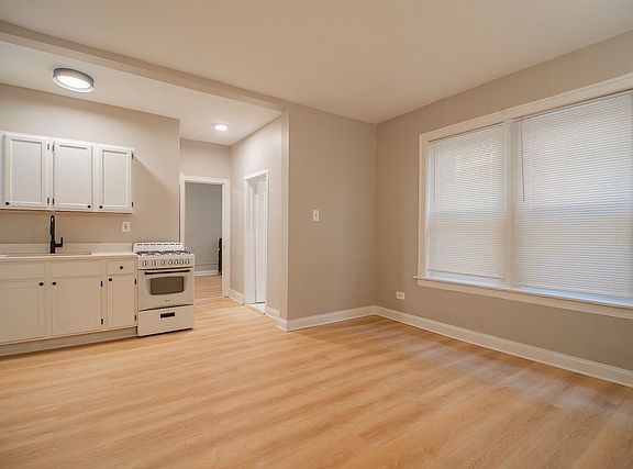 3rd image of 1412 W Pratt Blvd #110