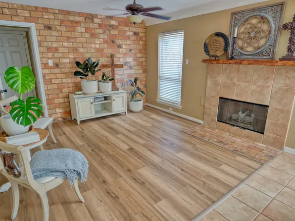 608 Prairie Ln, Angleton, TX 77515