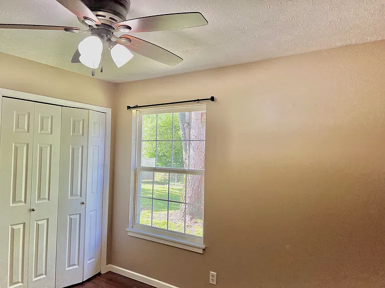 237 Cromwell Ct — Photo 3