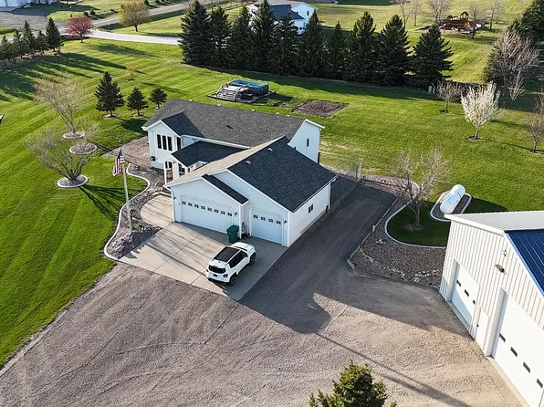 3400 Arrow Ave, Bismarck, ND 58504
