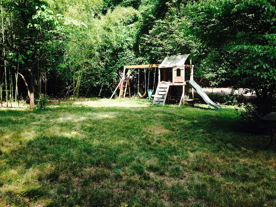 2nd image of 137 Closter Dock Rd APT 1