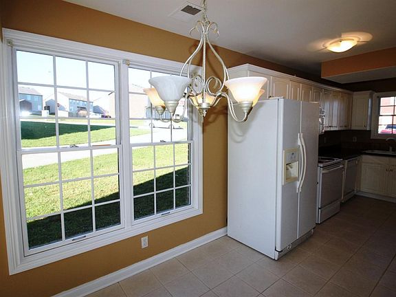 3rd image of 612 Big Bear Ln
