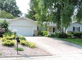 812 Clover Ct, Jefferson, WI 53549
