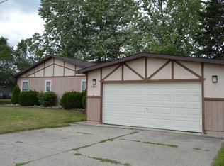 2928 S Roscommon Rd, Prudenville, MI 48651