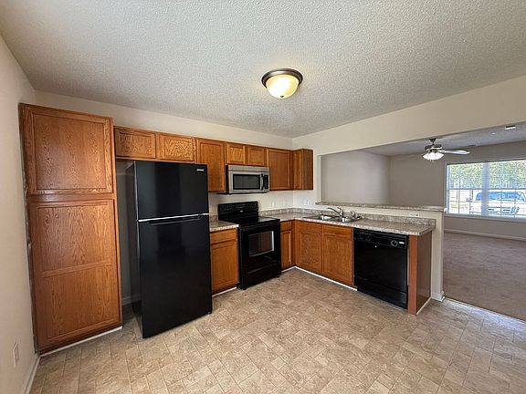 3rd image of 104 Cornerstone Pl