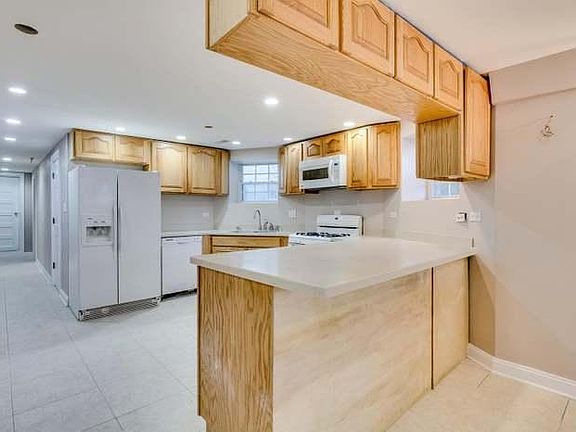 5th image of 2421 N Kimball Ave