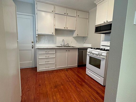 5th image of 423 Johnson St APT 1