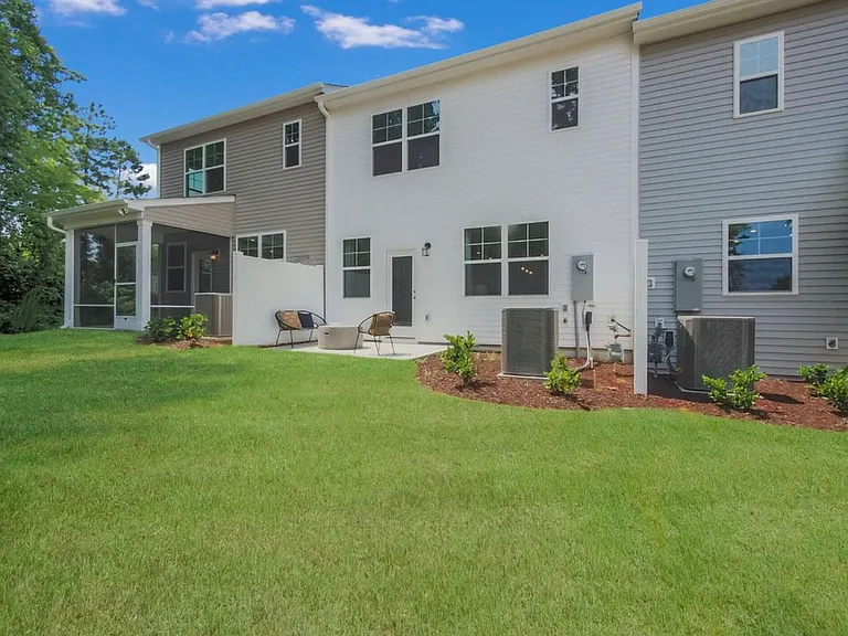 234 Deercroft Dr — Photo 3