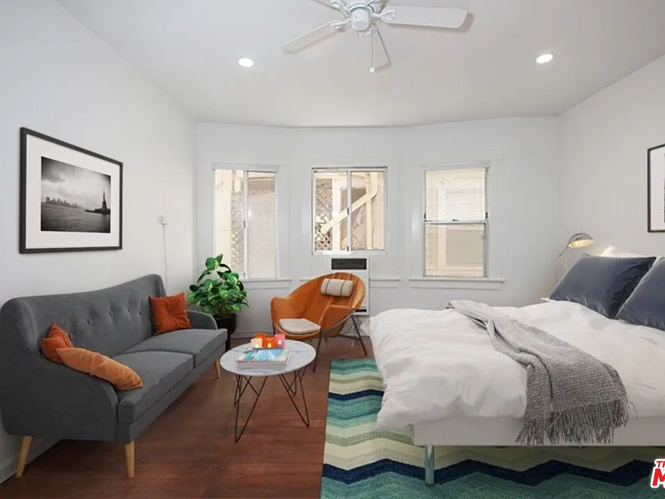 40 Rose Ave #2
