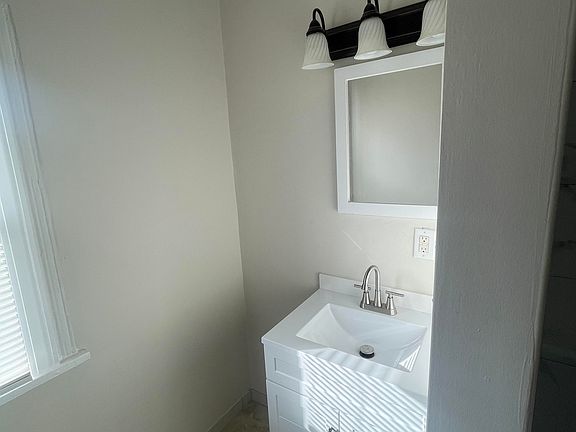 2nd image of 326 W Colvin St Floor 2