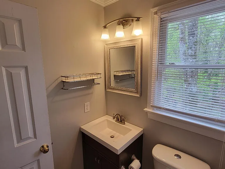 100 Thamesford Way — Photo 28