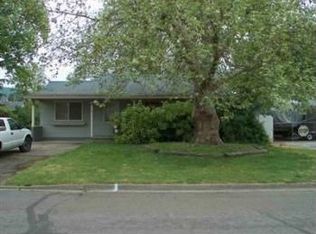 711 SW Greenwood Ave, Grants Pass, OR 97526