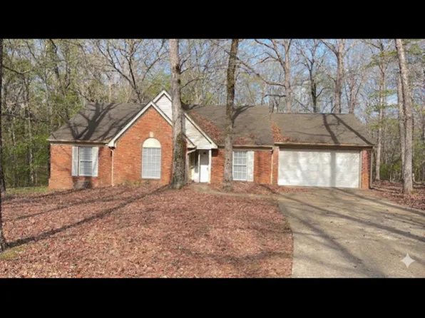 301 Hall Rd, Jackson, TN 38301