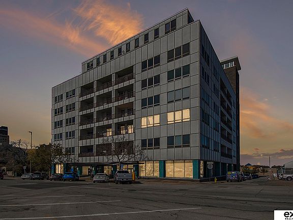 2nd image of 3000 Farnam St #S3j