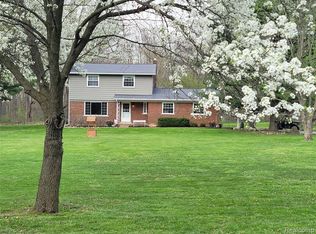 636 Argentine Rd, Howell, MI 48843