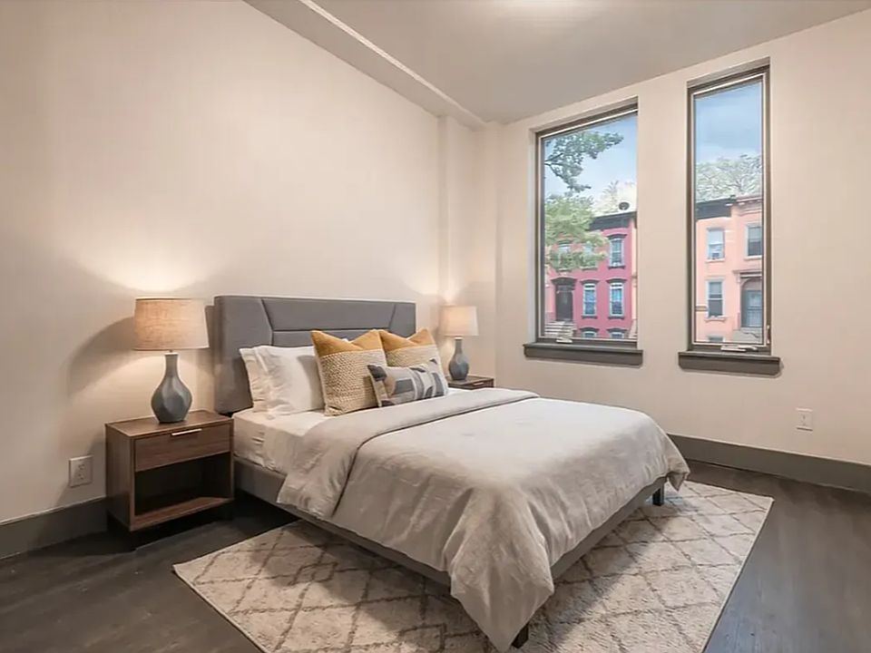 2nd image of 523 Willoughby Ave #301