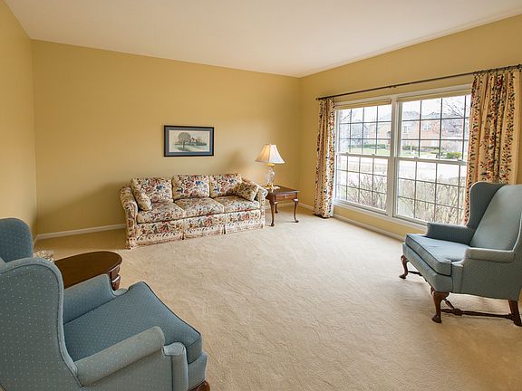 3rd image of 2899 Forest Lake Dr