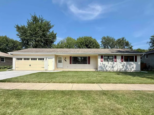 2222 N Lexington Dr, Janesville, WI 53545
