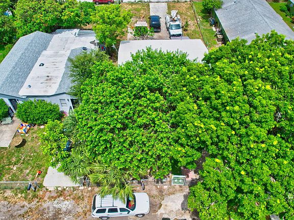 3rd image of 134 SW 10TH Avenue