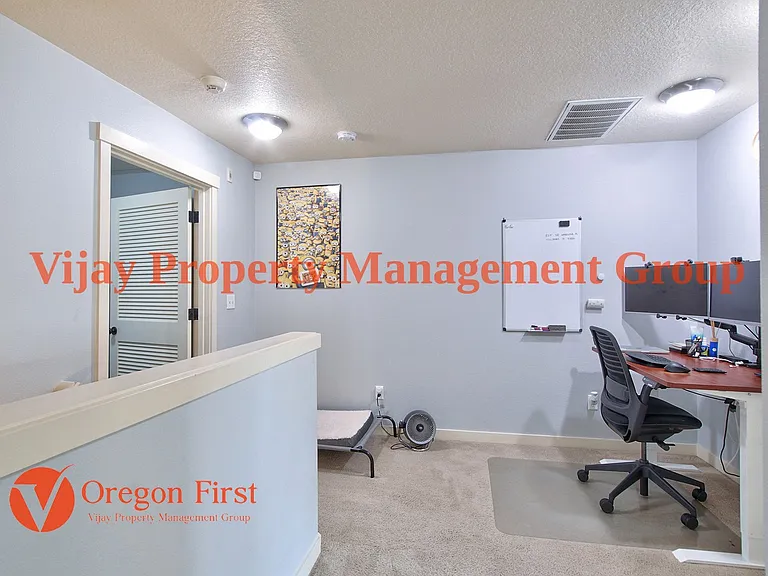 825 NE Wheelock Pl — Photo 22