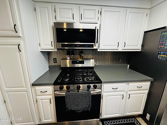 4th image of 115 Willow Dr