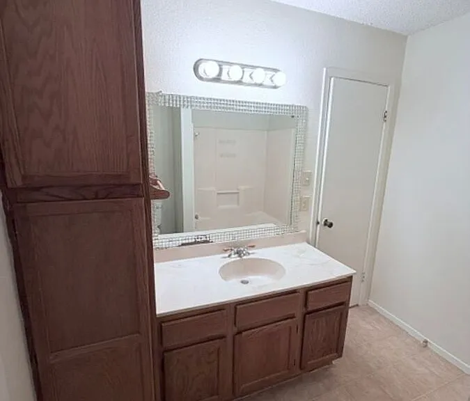 1202 Royal Crest Dr — Photo 37