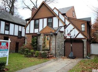 18209 Aberdeen Rd, Jamaica, NY 11432