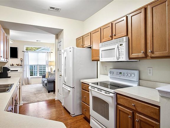 3rd image of 10539 Mountain Gate Way