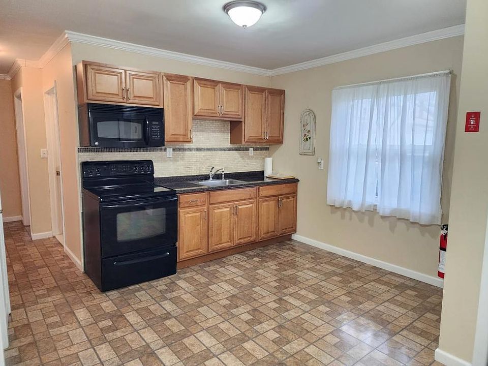 2nd image of 127 Jefferson Ave #1