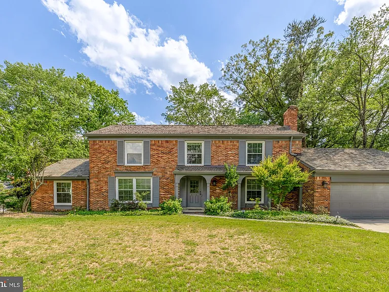 8416 Fox Run — Photo 2