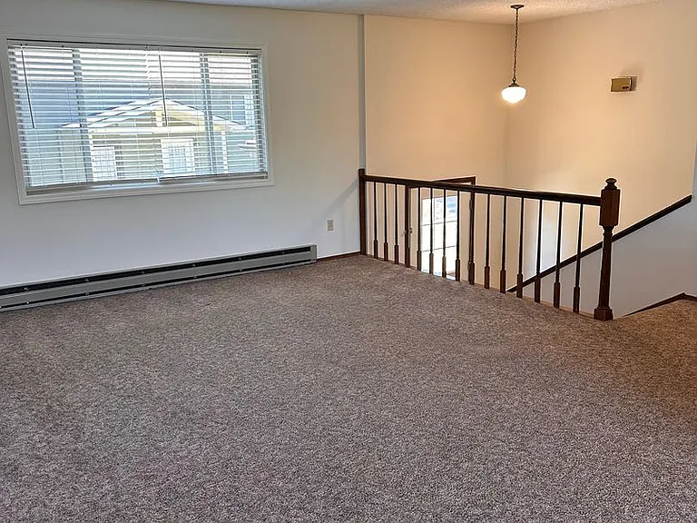 20 Hoffman Dr #1-4 — Photo 5