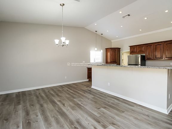 5th image of 1004 E Jensen St