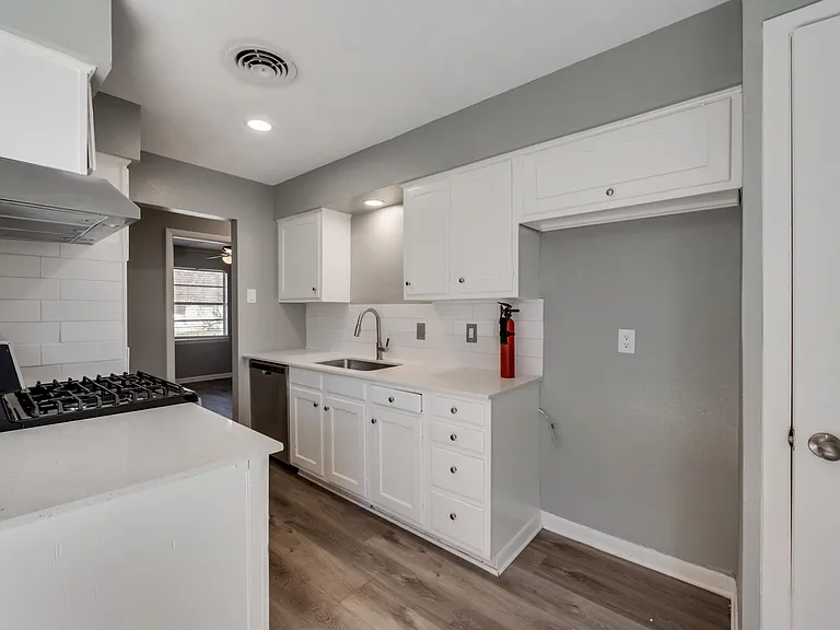 2322 English Dr — Photo 4