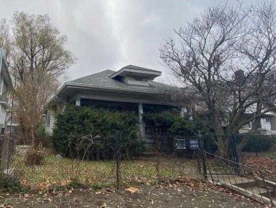 1st image of 824 N Oakland Ave