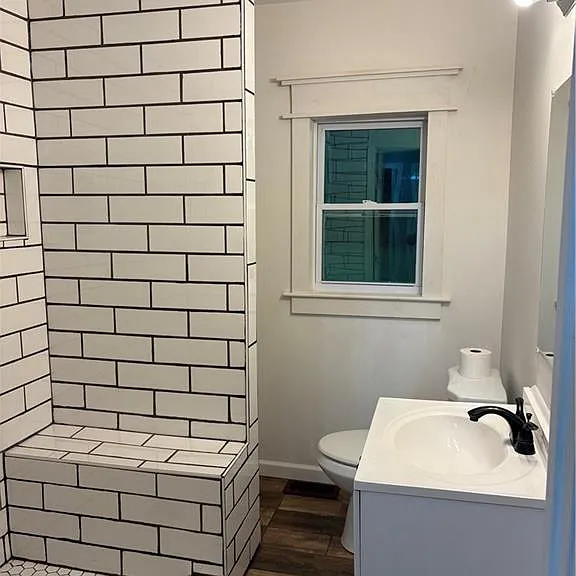 111 E Belmont Dr — Photo 8