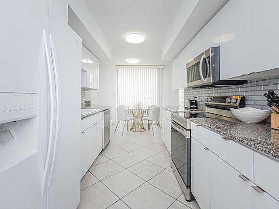 5th image of 17275 Collins Ave APT 602