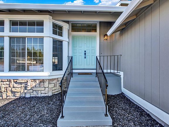 3rd image of 4806 Stoneridge Court