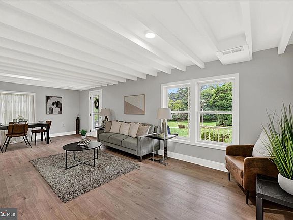 3rd image of 3305 Chapman Rd