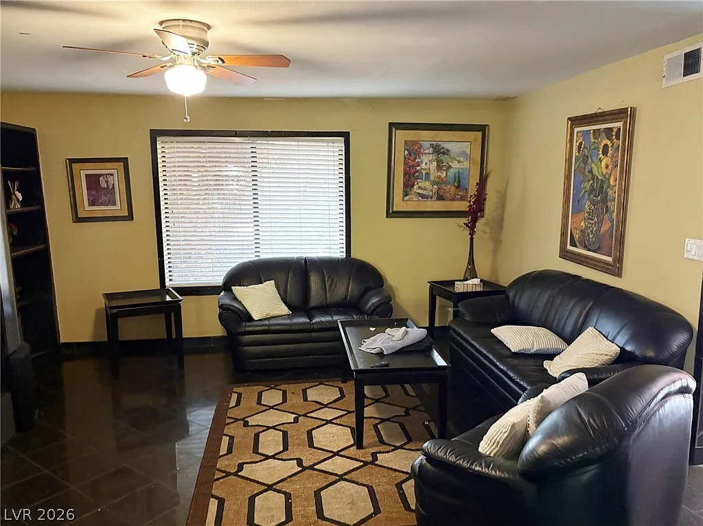 3 bed, 2.0 bath, 2238 sqft, $2,900 — Photo 4
