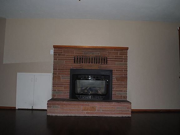 3rd image of 327 Crescent Dr