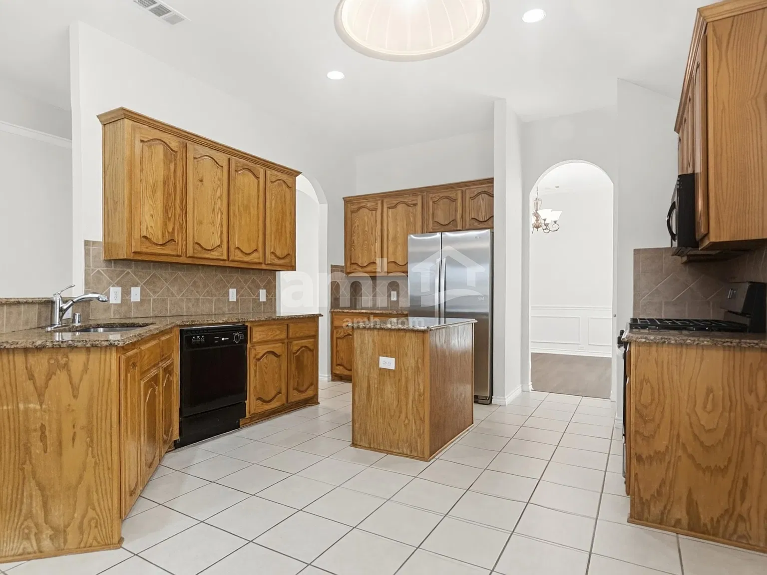 4 bed, 2.0 bath, 2013 sqft, $2,500 — Photo 3