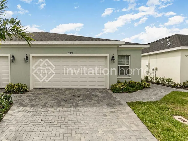 1227 Preston Estates Cir — Photo 1