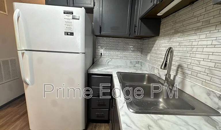 1121 N 28th St #12 — Photo 10