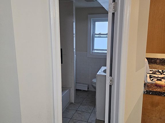 2nd image of 77 Lorraine Rd APT 1