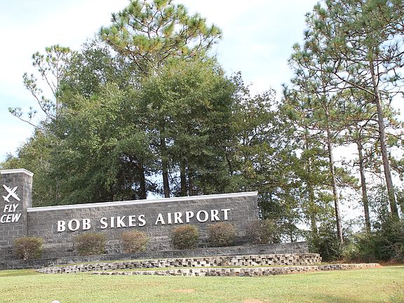 4th image of 1 Acre Airport Road