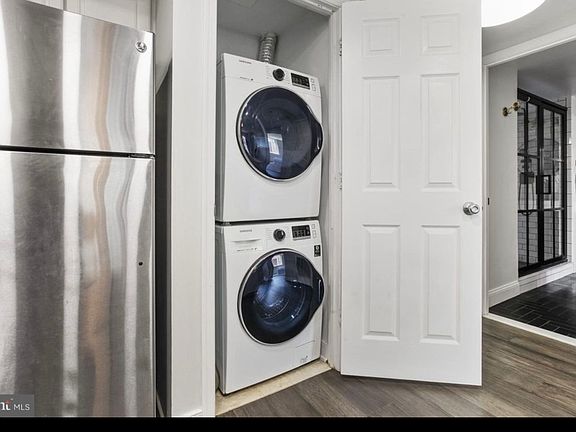 4th image of 1045 N Utah St APT 703