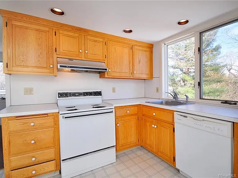 387 South St — Photo 12