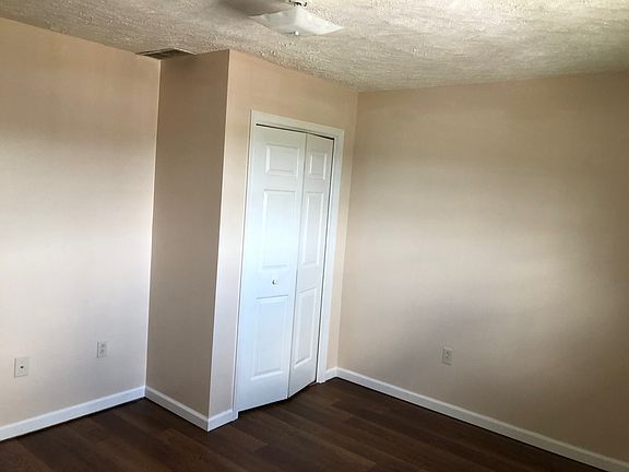 3rd image of 512 Worthington Dr