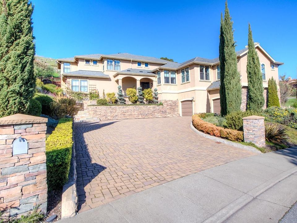 1st image of 32 Nunes Dr #A